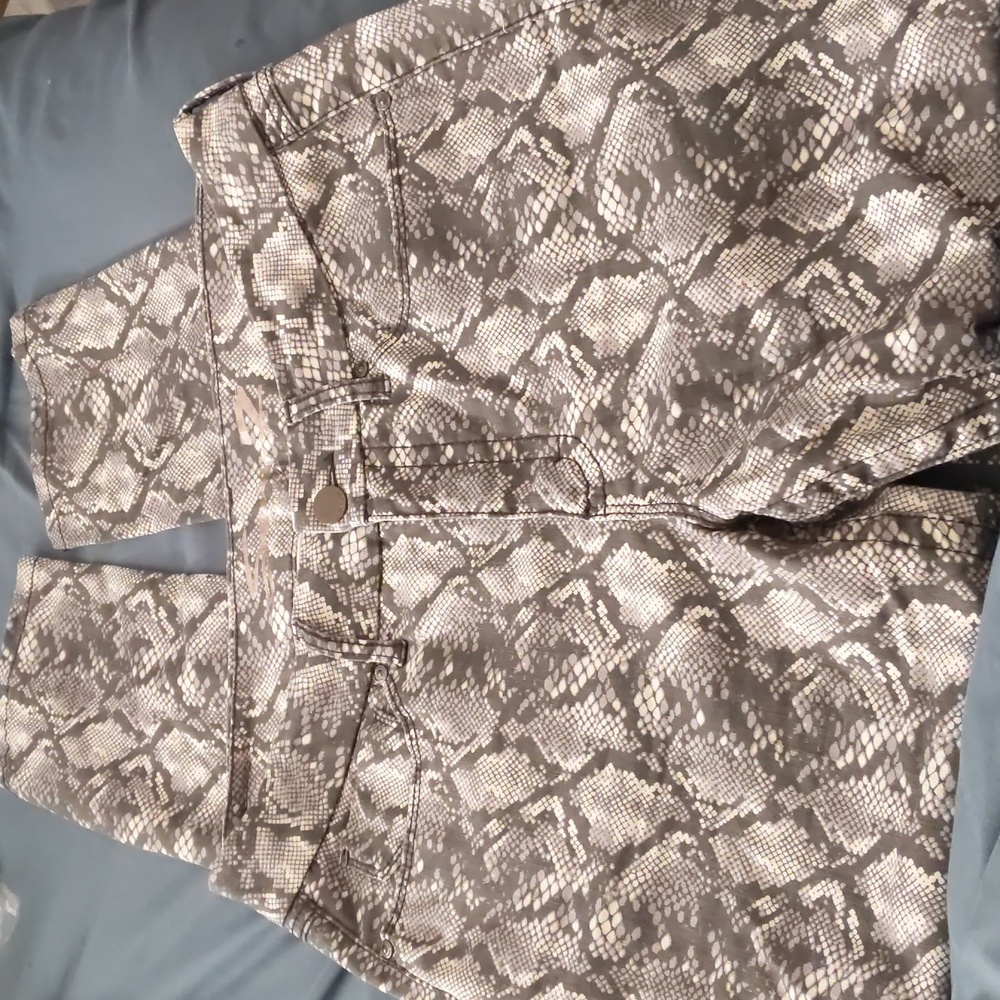Seven7 snakeskin print tummyless high rise skinny jeans size 12